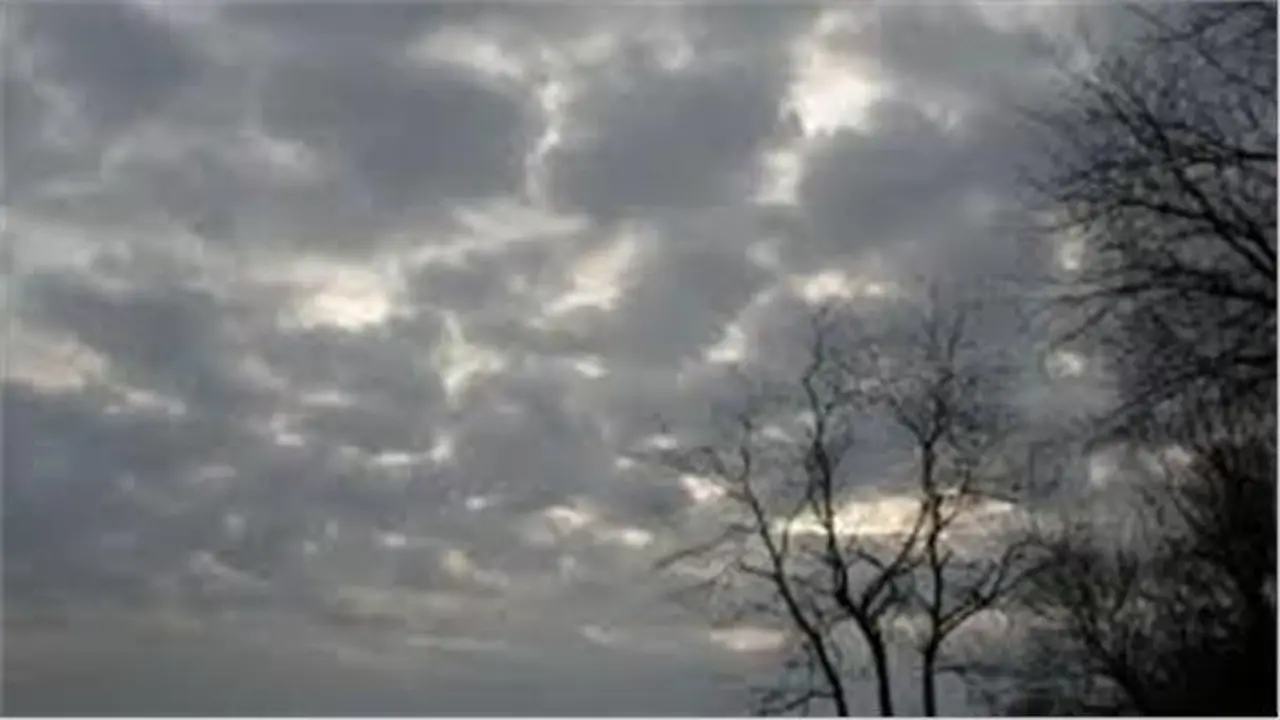 توقعات بسقوط أمطار اليوم السبت وتحذيرات من تغير مفاجئ في درجات الحرارة بمناطق واسعة